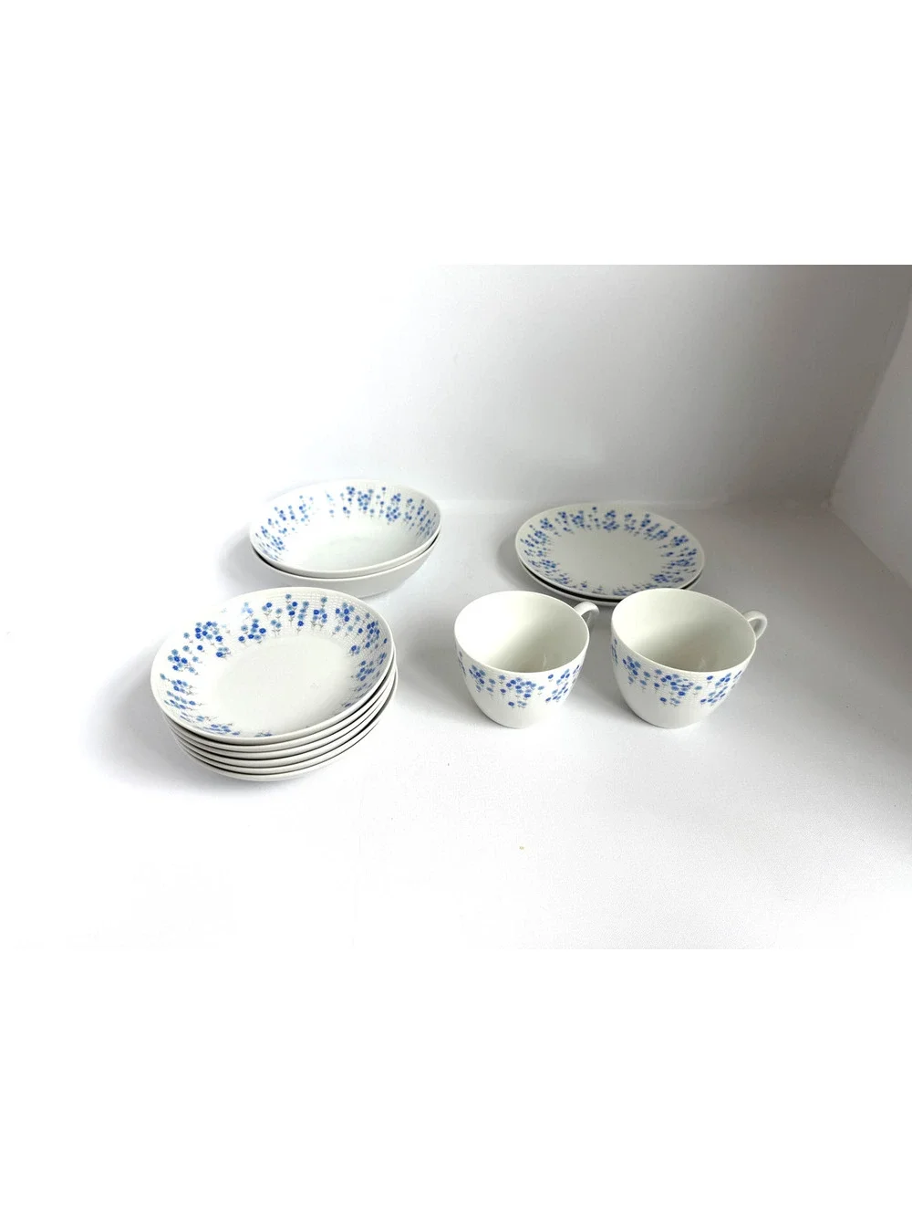 Vintage Blue Floral Patterned Dinnerware Set - 12 Pieces